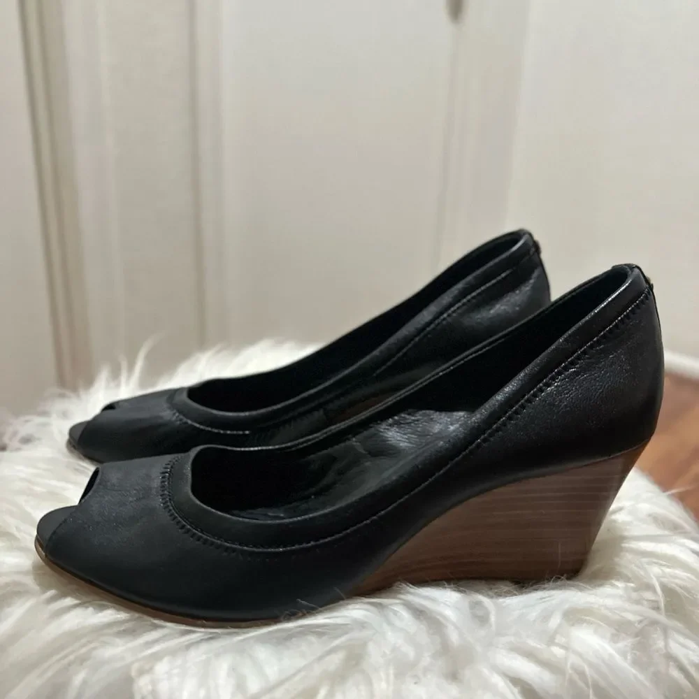 TORY BURCH Elegant Black Wedge Heels SIZE 8